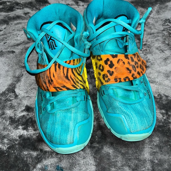 Nike Kids Turquoise, Yellow & Orange Animal-Print Sneakers - Picture 4 of 6